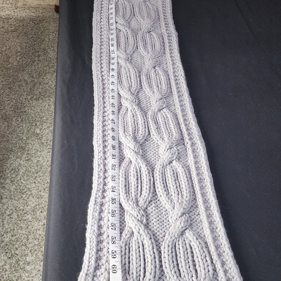 Hand Made Cable Knit Gray Scarf - 100% Merino Wool - Knit By Myself - Picture 6 of 7